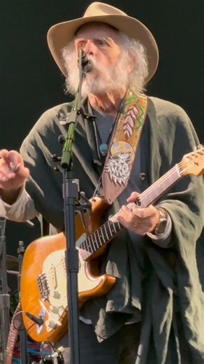 Todd TfoLakers on Instagram: "Bob Weir singing his heart out on this last “Estimated Prophet” on August 1, 2025 in Golden Gate Park, San Francisco, California to celebrate 60 years of the Grateful Dead💜 @bobweir @jerrygarcia @phillesh @mickeyhart @billkreutzmann @jeffchimentimusic @johnmayer @jaylanedrummer @oteil_burbridge #gratefuldead #jerrygarcia Beadworkbyjenny @beadworkbyjenny"
