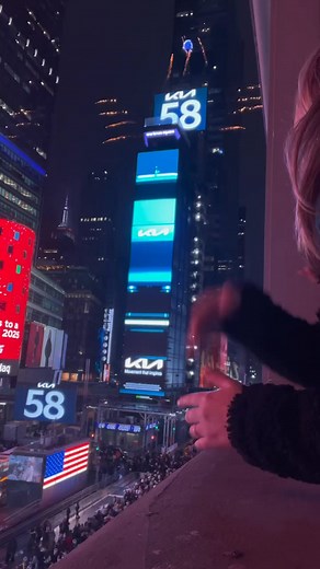 25K views · 2.5K reactions | Happy new year  Photo lahna.slife you can follow us on Youtube https://www.youtube.com/@TimesSquareNewYork | New York Times Square | Facebook