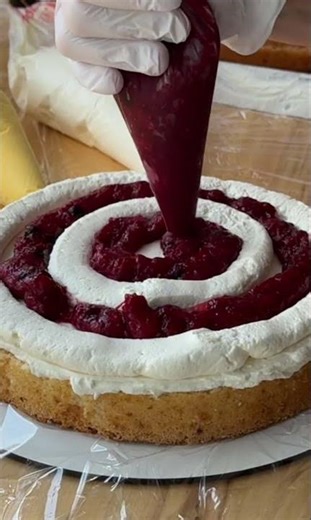 How to Assemble a Layer Cake 🎂 #shorts #cake #recipe