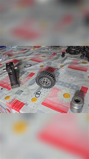 2.7K views | Watch each step of engine block assembly. Metal components placed, parts inserted with care, surfaces meticulously cleaned. Precision bolting brings it all together. #EngineAssembly #CarRepair #MechanicLife #EngineBuilding | E-jarząbek.pl | Facebook