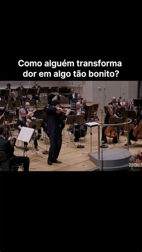 Música Erudita 🎻 on Instagram: "🎵💃 Carlos Gardel – Por Una Cabeza Augustin Hadelich - Violino solo 🎻✨ • Por Una Cabeza é o tango que virou sinônimo de sedução cinematográfica. Composto por Carlos Gardel em 1935, a melodia nasceu como crônica de apostas e paixões arriscadas: "por uma cabeça" era a diferença entre ganhar e perder nas corridas de cavalo, mas também o limite entre ceder ou resistir a um amor impossível. A peça atravessou gerações e virou trilha obrigatória em filmes como "Perfum