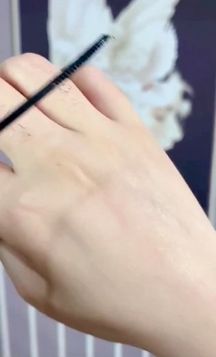 Mascara Application Process: Step-by-Step Guide