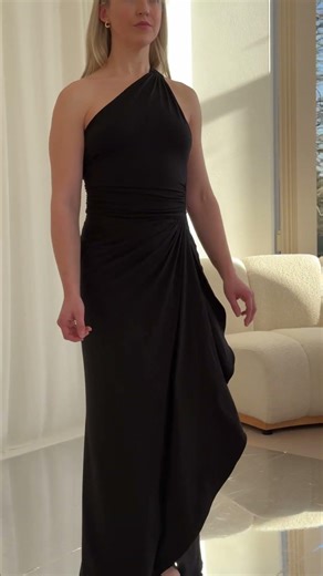 You shouldn’t need solutions to feel secure in a dress. We designed one that does it for you 🖤