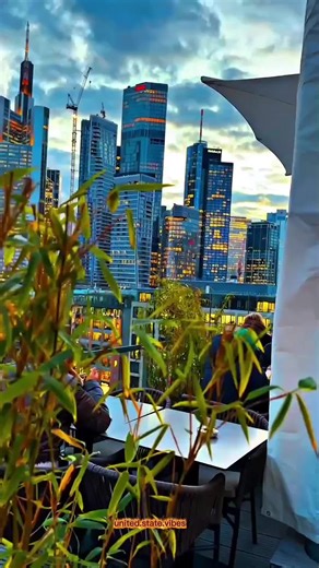 Welcome to United States of America 😍❤️🇺🇸 #unitedstates #city #estadosunidos #foryou #fyp Chicago, travel Chicago, winter road trip in Chicago, scenic city winter drive, snow drive, Trump International Hotel & Tower Chicago, London House Chicago