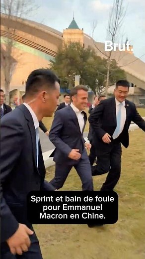 Sprint et bain de foule pour Emmanuel Macron.