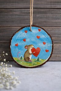 Hand-painted Wood Slice Mouse Art, Cute Heart Mouse Illustration, Mini Woodland Decor, Rustic Folk Art Gift - Etsy UK