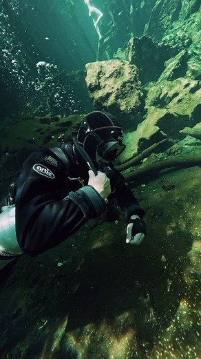 💀 Into the Abyss 🌑 No sunlight. No sound. Just the rhythm of breath and the glow of a single torch. Exploring the silence of a hidden world—where time stands still in total darkness. This is cave diving at its most raw. Amazing Canyons and Dark rooms await you! @ohmarbakri from @ohmdive Music by @go_nightvision #originalmusic @nightvision_audio song - Enter the Vortex Album Shred the Vortex available on Bandcamp 🎥 Shot on @sonyalpha #CaveDive #DarkDive #UnderwaterPhotography #CenoteMagic #Div