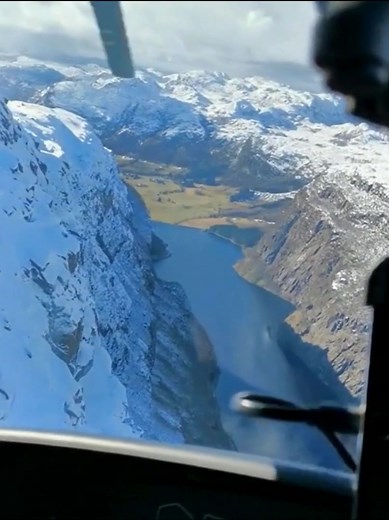 Helicopter flies over the mountains ✈️ #helicopter #helicoptero #helicopterchallenge #helicopters