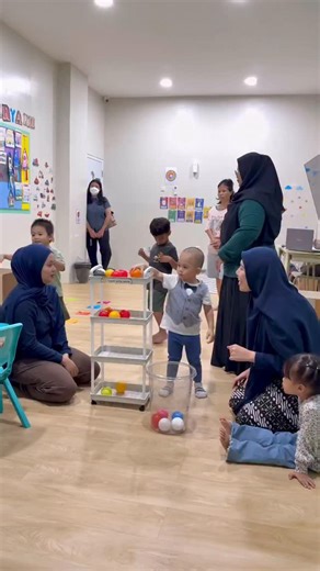 Mom Priska, Cello & Maverick ♥️ on Instagram: "Pengen anak semangat belajar dan ga cepat bosen? Yuk coba ikut Open House Sekolah Murid Merdeka selanjutnya moms ( bit.ly/smmopenhouseoffline ), karena di SMM menggunakan metode Project Based Learning, sehingga proses belajar menjadi lebih seru dan bermakna. Untuk cari tahun lebih lanjut, langsung aja buka website sekolahmuridmerdeka.id atau DM Instagram @sekolahmuridmerdeka ya ❤️ 📍 SMM Joglo Jl. Joglo Raya No. 46 B dan 46 C #SekolahMuridMerdeka #S