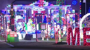 Medina house uses Christmas light display to raise money for family battling cancer