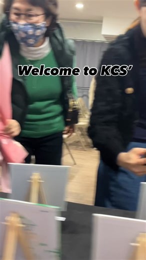 The Education Department at KCS wrapped up our semester-long Kids’ Saturday Programming as well as our Middle School Creative Studio program by hosting the Canvas & K-pop event at our Bayside location on Saturday, December 23rd, 2025. For K-pop dance, the 1st to 2nd graders learned K-pop Demon Hunters’ Golden and the 3rd to 5th graders learned J-Hope’s Mona Lisa. Our elementary school kids also spent the past few weeks in their Arts & Crafts classes experimenting with different mediums such as t