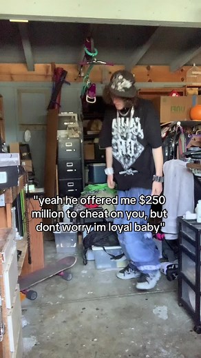 Sagger Boys Fashion Trend: Baggy Jeans and Y2K Styles