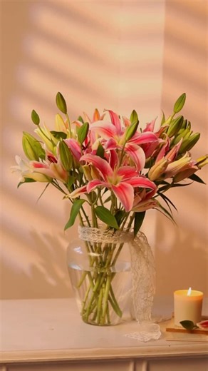 Interflora India on Instagram: "Could these lilies BE any prettier? Send this to the Rachel in your group 🌸 Interflora India, handcrafted arrangements, luxury florals, premium bouquets, thoughtful gifting, Lillies, Joey-Rachel Lilly flowers"