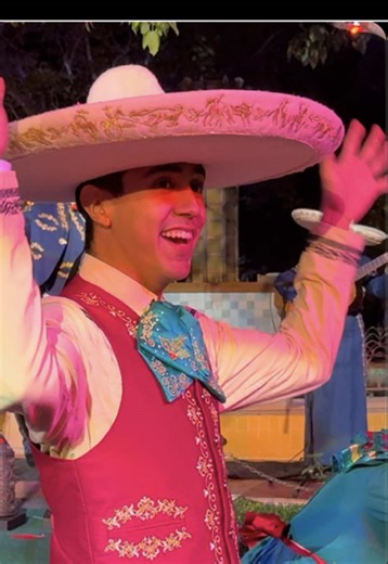 #coco #amusicalchristmaswithcoco #christmas #castmember #socalwrizz @Disney @Disney Parks