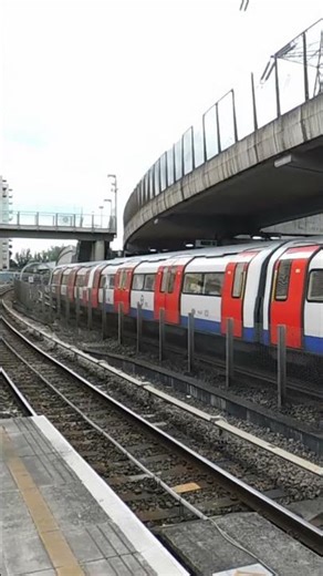 Jubilee Line 1996 Stock train departing Canning Town