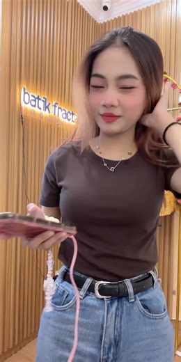 Batik yang di desain menggunakan software jBatik dengan pembuatan tradisional oleh pengrajin