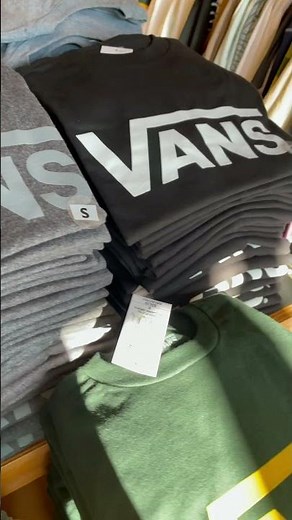 VANS OUTLET SHOPPING / TOUR THE STORE / SHOP WITH ME