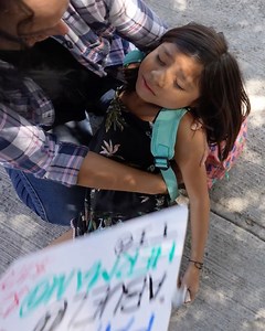 39M views · 783K reactions | Millonario le hace pregunta incomoda a niña de la calle y se desvanece | Porque No Se Me Ocurrió Antes | Facebook