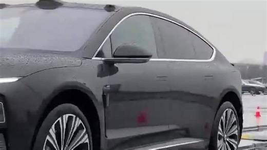 用【鬼畜】的方式打开 “中国车 vs 德国车”或者“蒙度山歌 VS 艾丽卡进行曲”