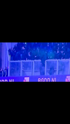 1 tegen 100 👇 #Cambuur #ado #hooligans #denhaaghooligans | Arjan Kuiten