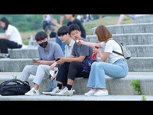Pretty Girl Feeds Straners : Korea Boys Reaction!