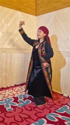 Aaja Aaja · SHIVAYNICK #nati #pahadifolkmusic #pahadidance #pahadisong #ytshorts #pahadan