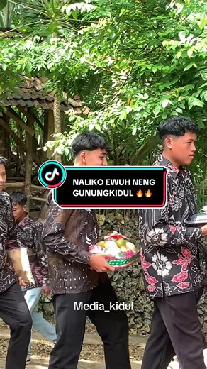 3 Tahun Mlaku Mung Dadi Tamu Undanganmu🤣🤣 #gunungkidul24jam #viralditiktok #fyp #tamuundangan #resepsi