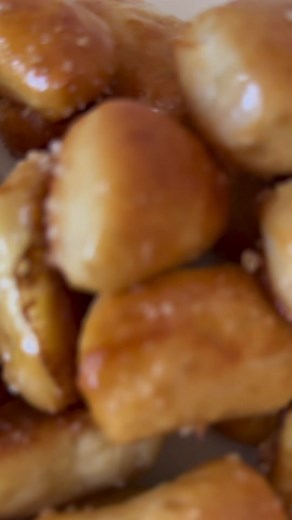 Let’s make pretzel bites using a bread machine. Only 4 simple ingredients! - 1 1/8 cup warm water - 3 cup flour -3 tbsp brown sugar - 1 1/2 tsp instant yeast Head over to my blog (link in bio) for a step by step of this bread machine pretzel bite recipe and follow along for more bread machine recipes! 🥨 #bread #breadmachine #breadmachinerecipe #breadmachinerecipes #fyp #homemaking #breadmakerrecipes #breadmaker