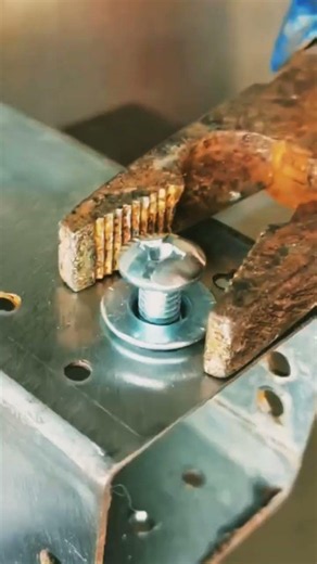 How a Spring Nut / Anchor Nut Works