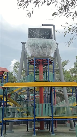 Largest tipping bucket 🪣💦 28,757.04 litres (6,325.66 UK gal; 7,596.80 US gal) by Sim Leisure Escape Sdn Bhd at ESCAPE Penang 🇲🇾 Escape Penang | Guinness World Records