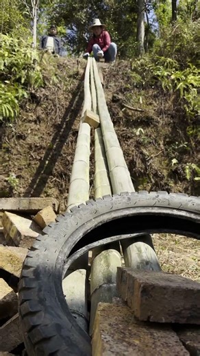 Rural construction tips: Transport bricks with a bamboo slide!