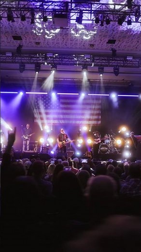 Not sure why the beard grew out white, but f*ck it - we’re rolling with it 🤝🇺🇸