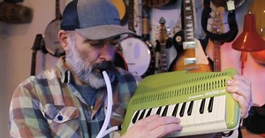 Inside The Bizarre Suzuki Andes 25F Pan Pipe Keyboard