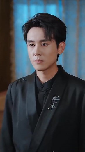 63K views · 643 reactions | 爱在月亮轻颤时 为了得到权利与地位，克制自己所爱周旋与利用所有爱她的男人。他们甘愿为她臣服 To gain power and status, she restrains her love, manipulating and exploiting all the men who love her. | 甜甜看drama | Facebook