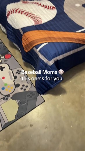 Baseball season doesn’t stop at the field ⚾️ This quilt set made his room feel cozy, put together, and still very baseball-obsessed. #baseballmom #kidsroomdecor #sportsbedroom #momapproved #cozyhome