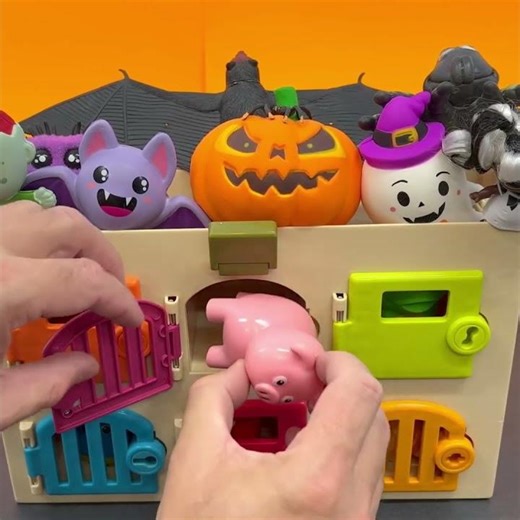 Pink Pig Door Unlock! Pink Key Match Farm Toy Surprise