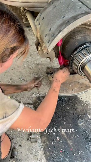 Truck Wheel Maintenance#mechanic #mechanicjack #