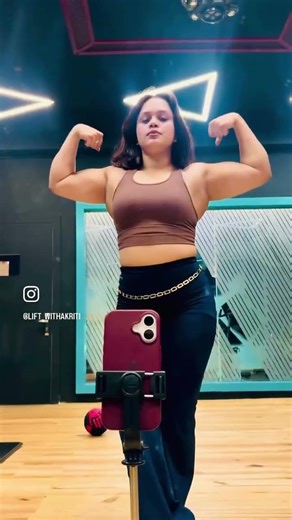 Flexing in your dreams 🥰