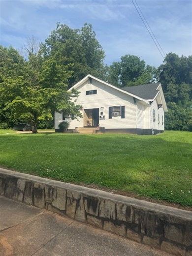 425 St Andrews St, Spartanburg, SC 29306 - For Rent