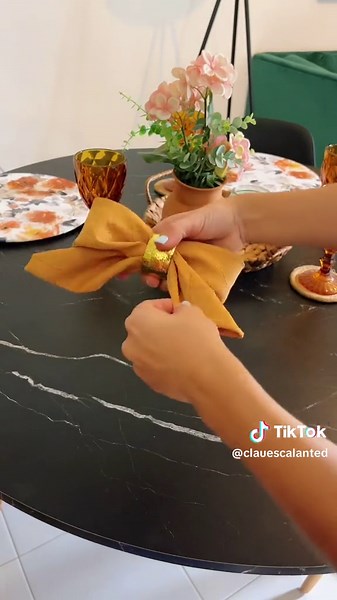 Cómo Doblar Servilletas en Forma de Moño: Tutorial
