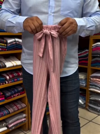 Pantalones estampado a rayas: guía de tallas y colores