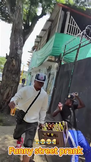 Funny street prank 😂#funny #funnyvideos #prank #scared #fyp