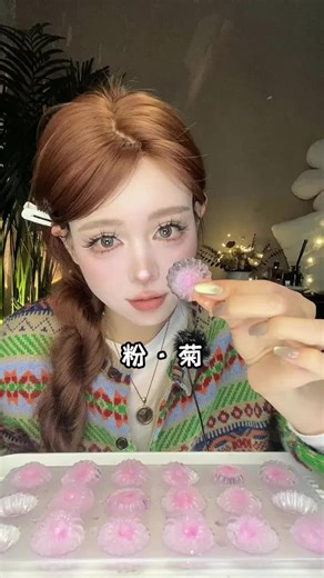 Delightful Solid Daisy Ice Eating Experience