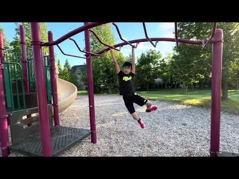 Monkey bar skills #kidsentretainment #monkeybars