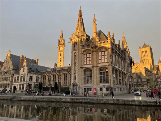 Ever wondered what it’s like to stay in a neo-gothic post office built for the 1913 world’s fair? Probably not because I hadn’t either? If this post piqued your curiosity, check out 1898 The Post. The hotel is stunning. The location is sublime and the staff is one of a kind. Right over the Sint-Michielsbrug in the heart of Ghent, it is more than worth the money. #ghentbelgiumr#travelinspirationi#michelinguidee#belgiumtravelo#hotelwithaview
