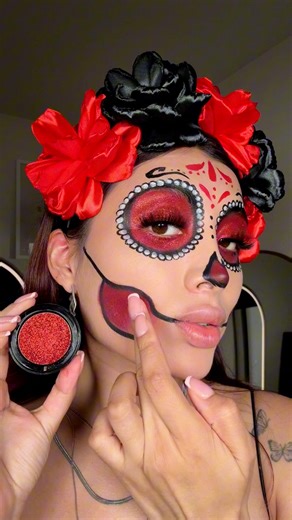 1.7M views · 38K reactions | Holaaa preciosas, aquí les dejo el tutorial de la catrina roja para que la recreen ♥️ #catrina #maquillaje #makeup #tutorial | Abi MakeUp | Facebook