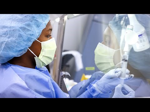 Preparing cancer infusion therapy medication | Winship Cancer Institute