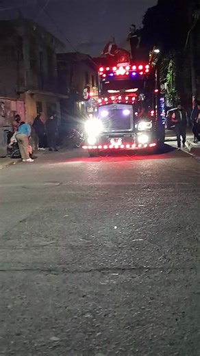 despidiendo el año transporte pineda y encabezando la belleza de kenworth t800 de @🦍𝑬𝒍 𝑽𝒆𝒏𝒂𝒅𝒊𝒕𝒐🦍 @Venadito🔥TyC PINEDA🔥 #pilotos #kenwortht800 #volteo