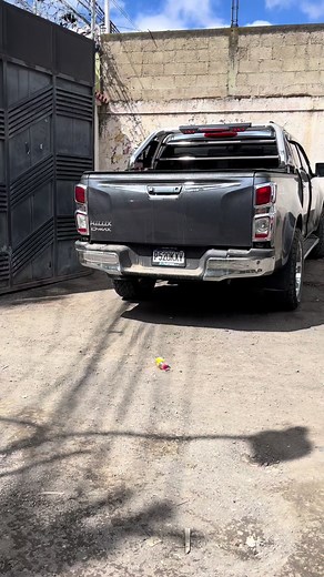 Isuzu D-Max Pickup Truck Showcase and Features