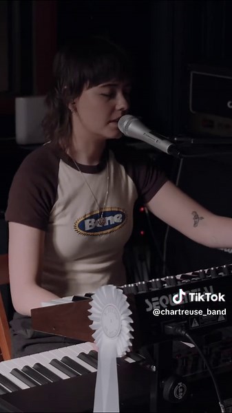 Can't wait to get back on tour in Oct/Nov to play all these new songs for you! The album release is edging ever closer, just under 6 weeks to gooooo! We'd really love to see you at a show or an in-store or if you fancy pre-ordering a record that'd very nice too! https://linktr.ee/chartreuseband #livemusic #indie #alt #newmusic #musician #band #indiemusic